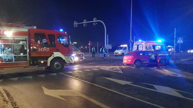 Karambol w Toruniu! Zderzyły się dwa samochody osobowe
