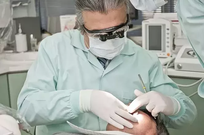 Dentysta w pracy
