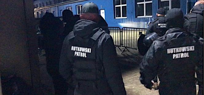 Żołnierze Rutkowskiego zbudowali mur na Podkarpaciu. W tle rodzinne porachunki między dwoma biznesmenami