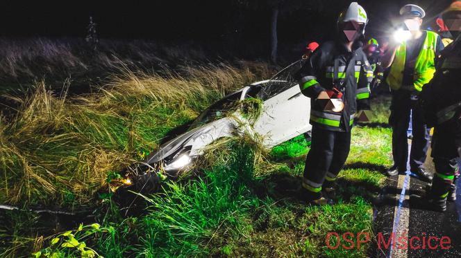 Koszalin. Groźny wypadek na drodze do Mielna. Luksusowe maserati w rowie