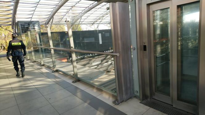 Poznań: Bezdomni robią PASKUDNE rzeczy w windach!