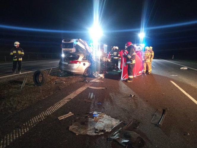 Dopiero co wzięli ślub. Zginęli na autostradzie pod kołami ciężarówki