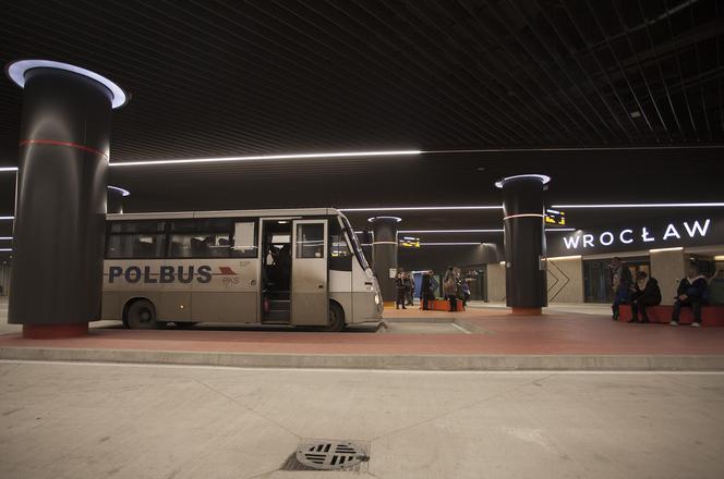 Wrocław. Ładunek wybuchowy w skrytce? Akcja policji na dworcu autobusowym