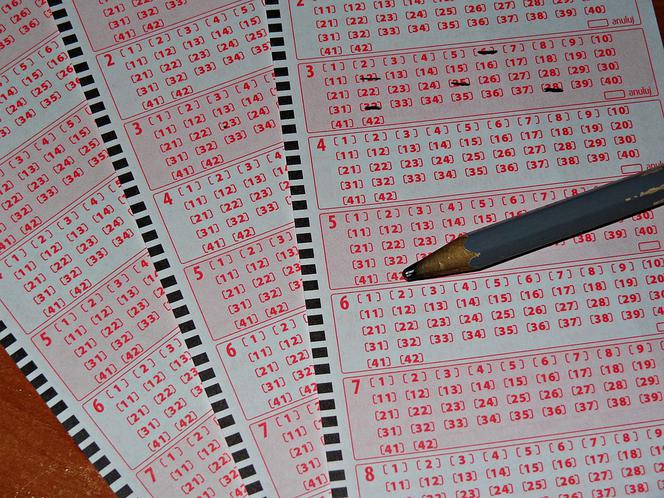Szczęśliwiec z Białych Błot skreślił w punkcie Lotto sześć szczęśliwych liczb