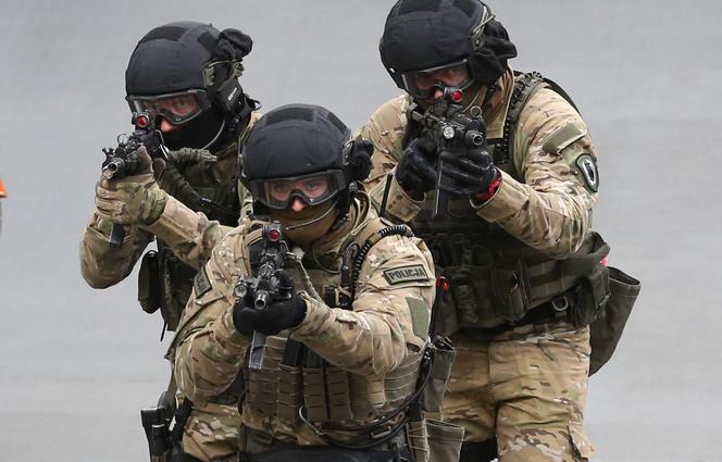 Chrzanów: 47-latek zaatakował sąsiadkę i chciał wysadzić blok! Ogromna akcja antyterrorystów