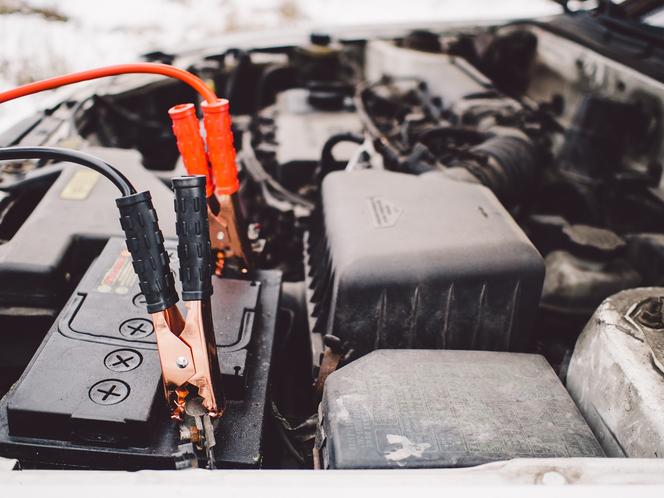 Strażnicy pomogą uruchomić auto