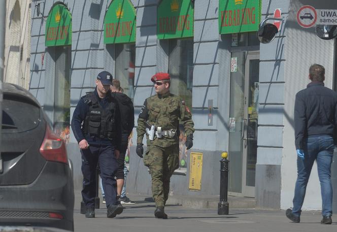 Wojsko opanowuje Warszawę