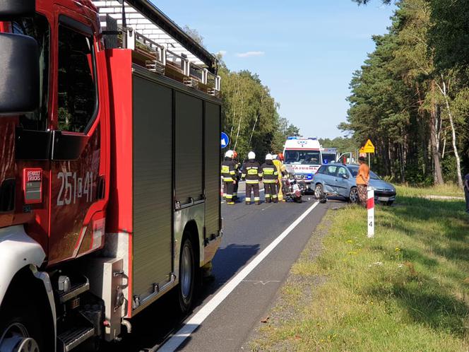 Zderzenie dwóch osobówek i ciężarówki na DK 5 w Wąsoszu! Droga zablokowana!