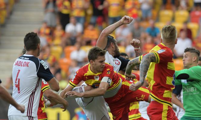 W poprzednim sezonie Jagiellonia i Wisła spotkały się dwa razy. W Białymstoku lepsi byli gospodarze (1:0), w Krakowie był remis (2:2).