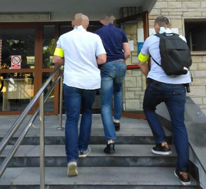 Radom. Prezes miejskiej spółki aresztowany! Przez 4 lata opiekował się podwładną, ale nie za darmo!