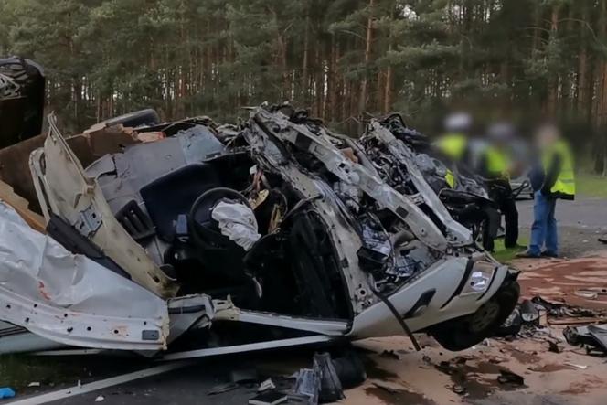 Bus zmiażdżony na DK31 pod Krzypnicą