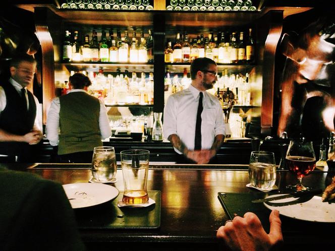 barman, bar, restauracja