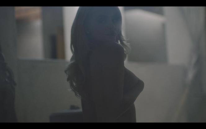 screen z klipu KYLIE
