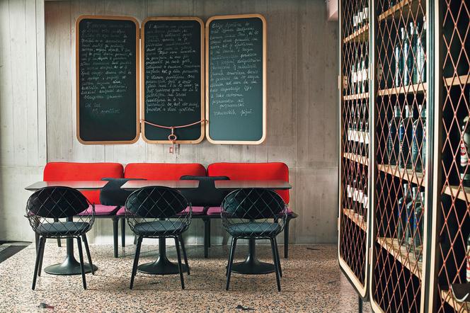 bar