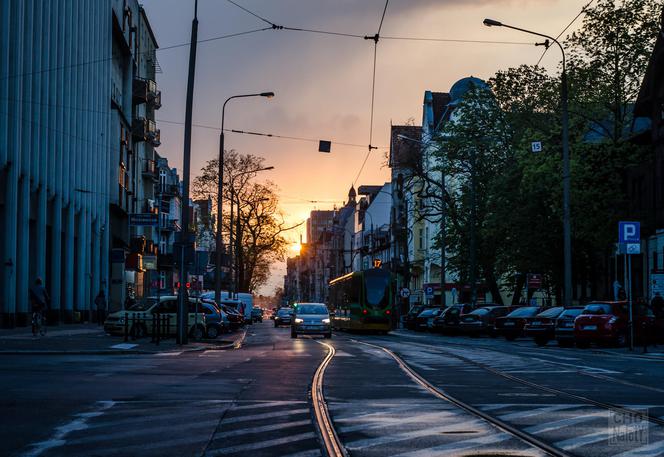 Poznańskie Jeżyce wieczorową porą
