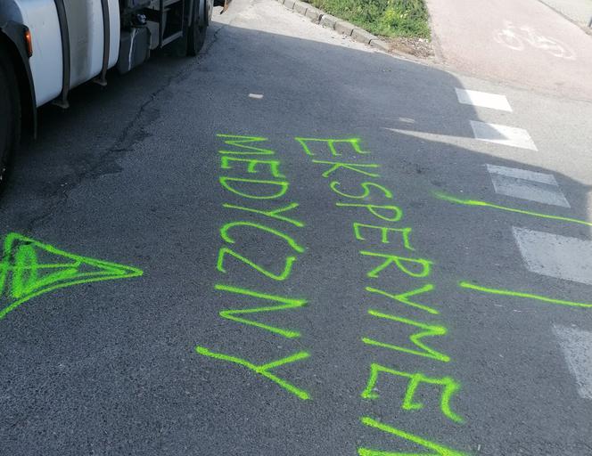Antyszczepionkowcy nie chcą preparatów przeciwko COVID-19