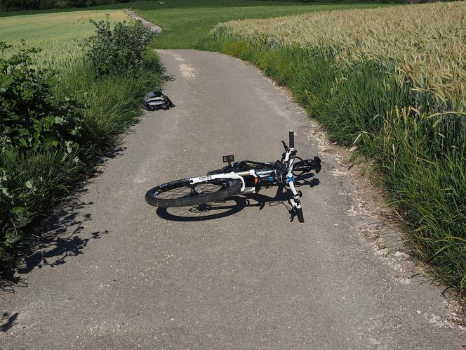 Wypadek teraz pod Zawierciem! Śmigłowiec zabrał dwóch chłopców! Uderzył w nich motor!