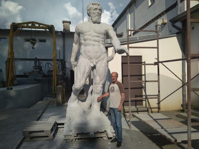 Pomorskie. Neptun eunuchem! Wandal odrąbał mu przyrodzenie! To turysta z Warszawy!