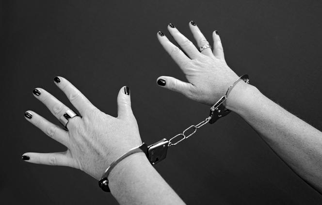 Białystok Dramat na ulicy. Kobieta zaatakowała matkę z dzieckiem
