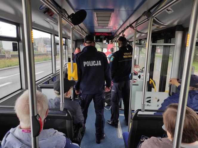 Policja i straż miejska w autobusach. Brak maseczki to wykroczenie