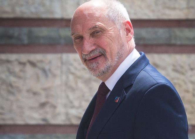 MINISTER OBRONY NARODOWEJ ANTONI MACIEREWICZ