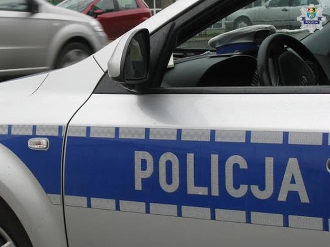 Gdańsk. Kierowca pijany, nieletni i poszukiwany. Wiózł samochodem sześciu kolegów