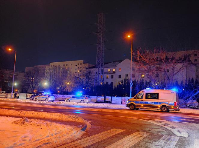 Dramatyczny wypadek radiowozu. Dwóch policjantów w szpitalu