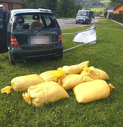Potrącił policjantów, bo przewoził nielegalny tytoń