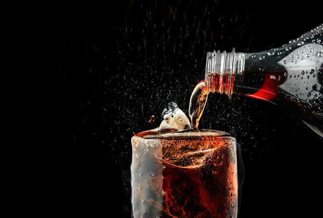 Sprzątanie coca-colą