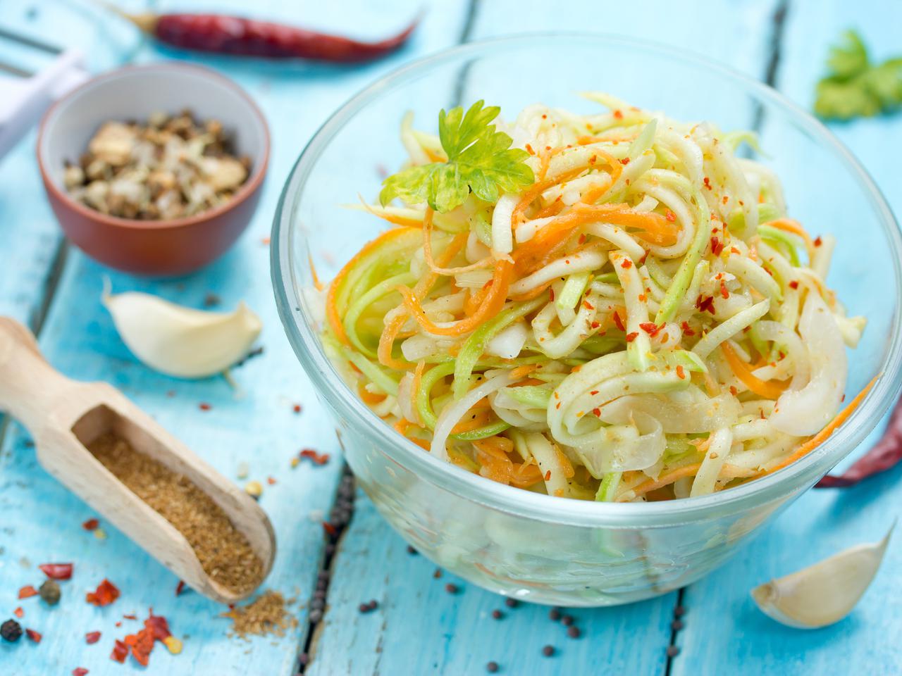 Surówka z cukinii i marchewki na ostro - rozgrzewająca i pokrzepiająca 