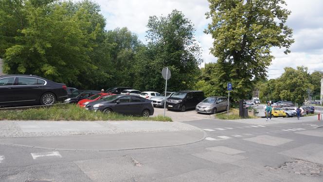 W centrum Olsztyna powstanie parking z prawdziwego zdarzenia? Miasto ogłosiło przetarg [ZDJĘCIA]