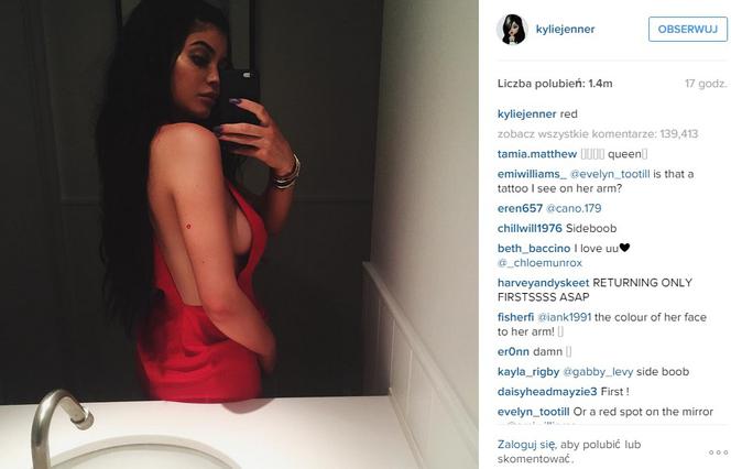 Kylie Jenner tatuaż - serce