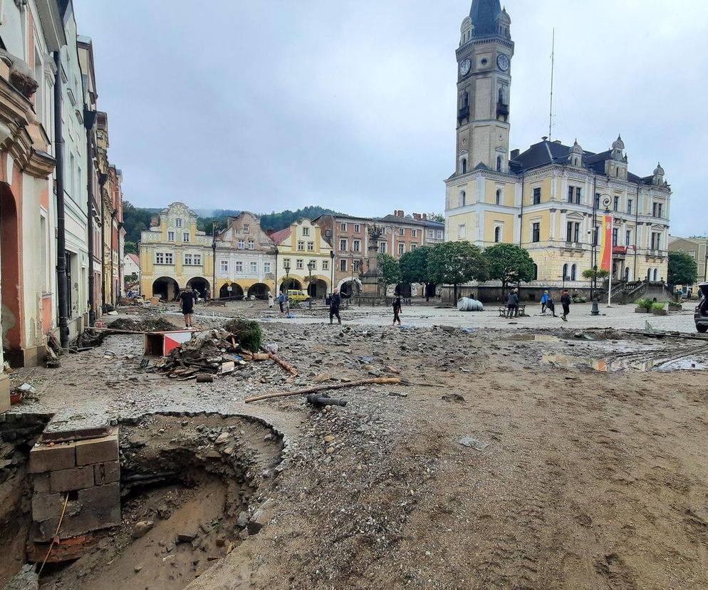 Zniszczony przez wrześniową powódź rynek w Lądku-Zdroju.