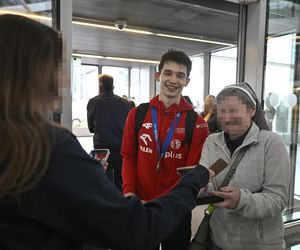 Kibice w szoku! Czekali na siatkarzy, a tu nagle wyszli polscy złoci medaliści