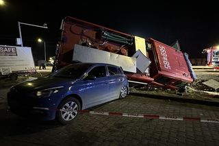 Tragiczny wypadek na DK7. Wóz strażacki zderzył się z osobówką