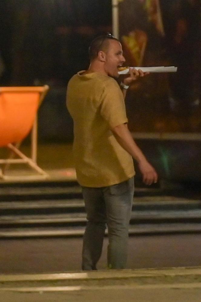 Hakiel bawi się, a nie pije