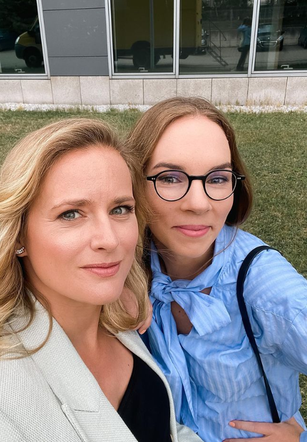 M jak miłość. Sylwia (Hanna Turnau), Julia (Marta Chodorowska)