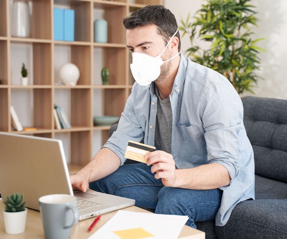 Maseczka ochronna z Allegro. Jak się nie naciąć na OSZUSTÓW?