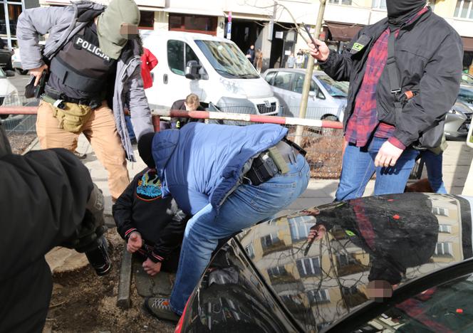 Udawali policjantów i wchodzili do agencji towarzyskich. Dwóch przebierańców w rękach policji