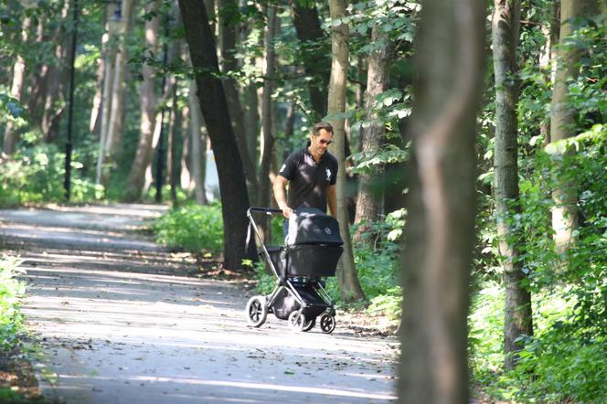 Marta Kaczyńska na pierwszym spacerze z synem