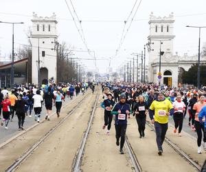 Bieg na Piątkę 2024, Warszawa - zdjęcia. Biegłeś? Szukaj się w galerii!