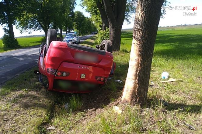 POTWORNY wypadek koło Kłobucka. Kierowca seata nie miał szans na przeżycie [ZDJĘCIA]