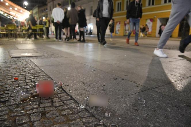 Zakaz sprzedaży alkoholu w Warszawie wejdzie w życie? Mieszkańcy Śródmieścia mają dość