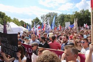 Protest opozycji pod sejmem 