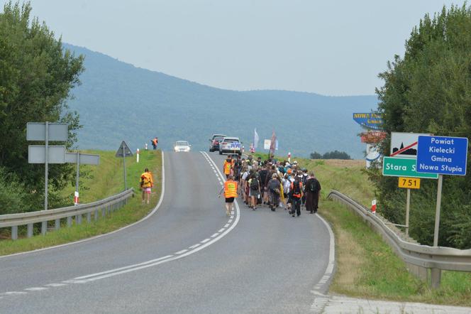 Śpiewający dzień lubelskich pątników na szlaku do Jasnej Góry!