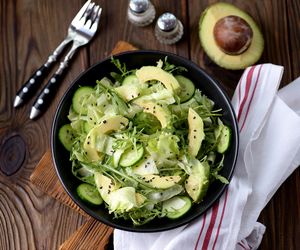 Surówka z zielonego ogórka i awokado: tak pysznej sałatki jeszcze nie jedliście