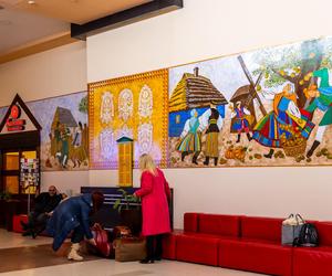 Mozaiki Rechowiczów w warszawskim Domu Chłopa - zobacz zdjęcia. Dziś mieści się tu Hotel Gromada