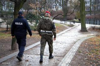 Koronawirus Koszalin. Policja i wojsko na ulicach! Blokady na drogach, drony w powietrzu