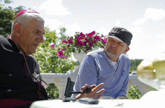 Ranczo. Reżyser serialu Wojciech Adamczyk, biskup Sądecki (Wiktor Zborowski)