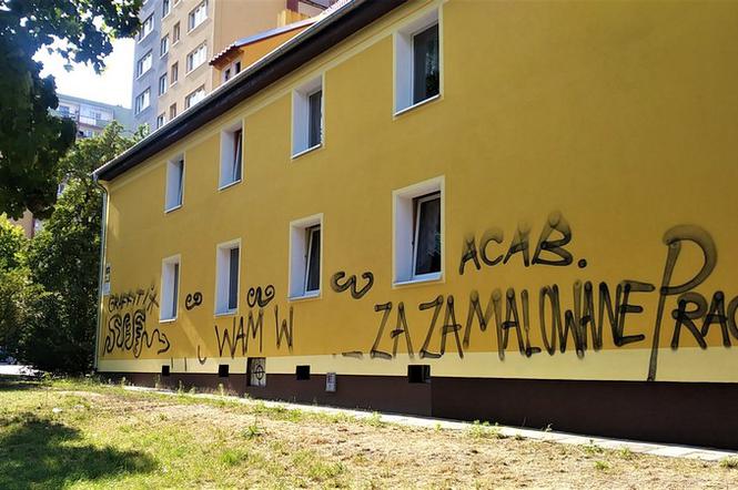 Pseudografficiarz oszpecił budynek na ul. Ku Słońcu